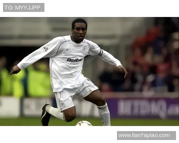 哈吉与奥科查的传奇对决：足球场上的艺术与激情碰撞